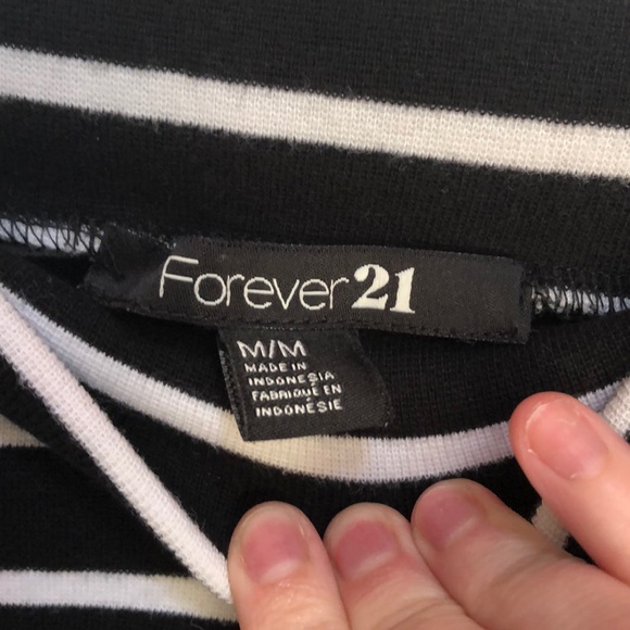 Black and white mini skirt - Picture 3 of 3